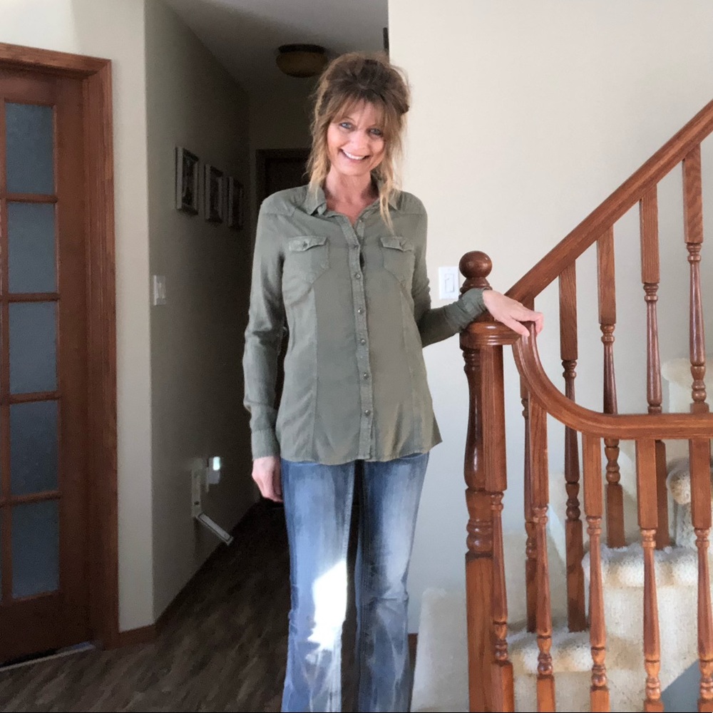 Cotton Express khaki button up top